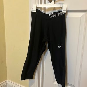 Girls Nike Pro Capri Leggings!